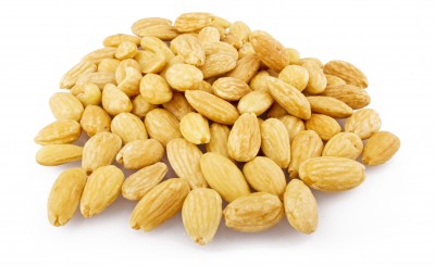 Searching for EU-certified organic walnut kernels, light halves, vacuum packed